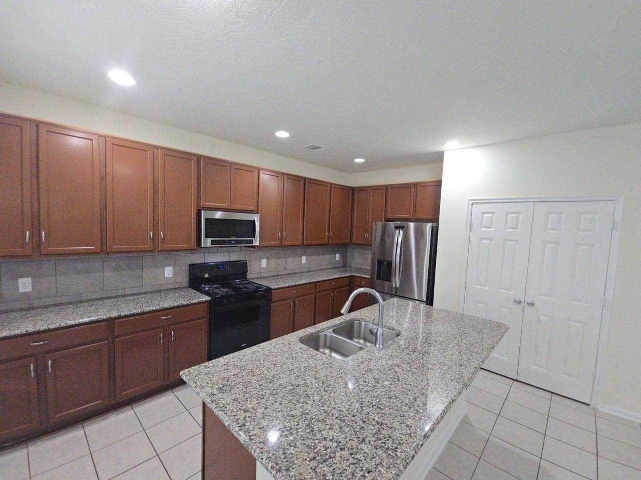 11722 Wren Crossing Drive - Photo 3 of 37