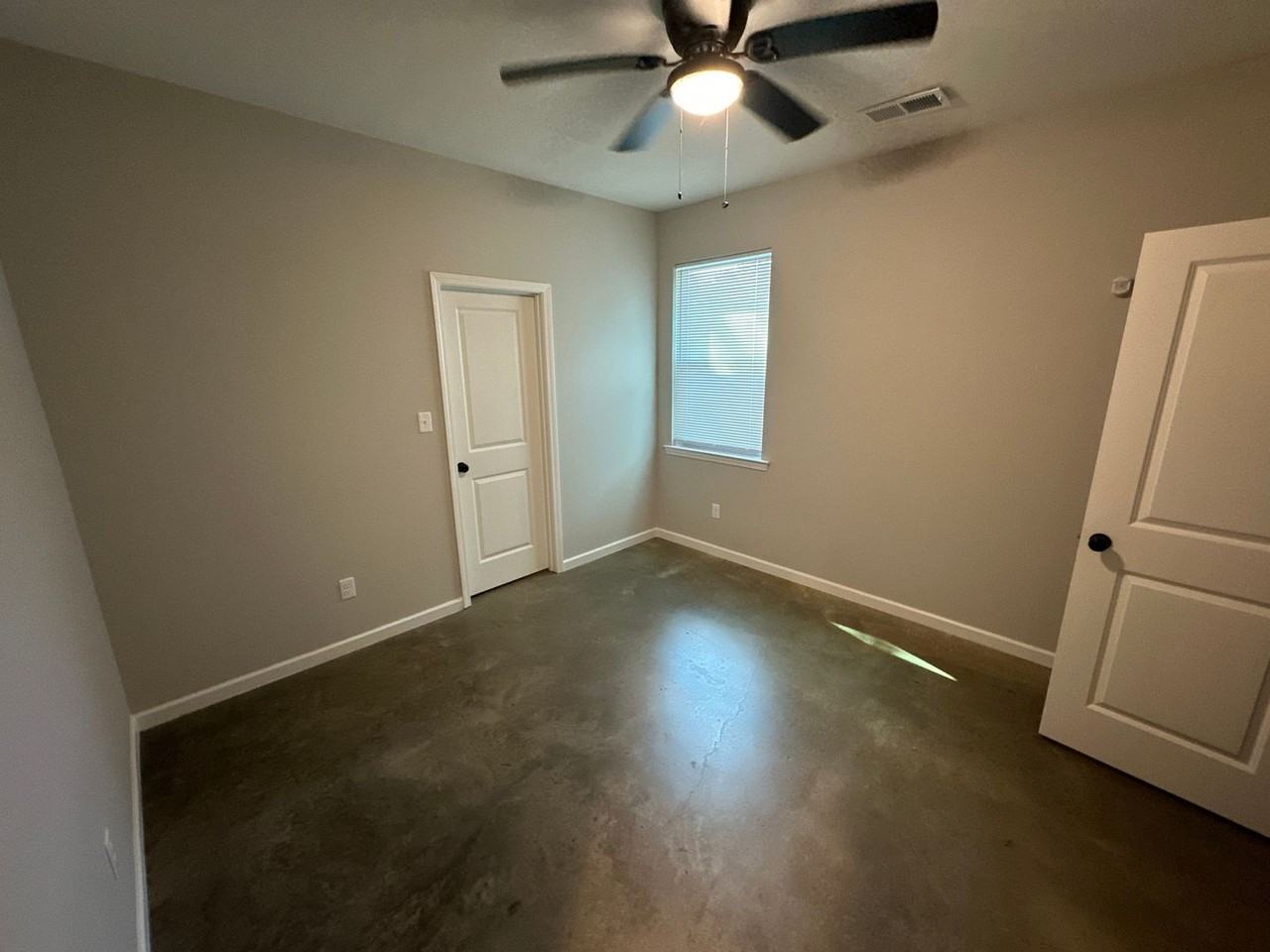 873 Decatur St - Photo 3 of 11