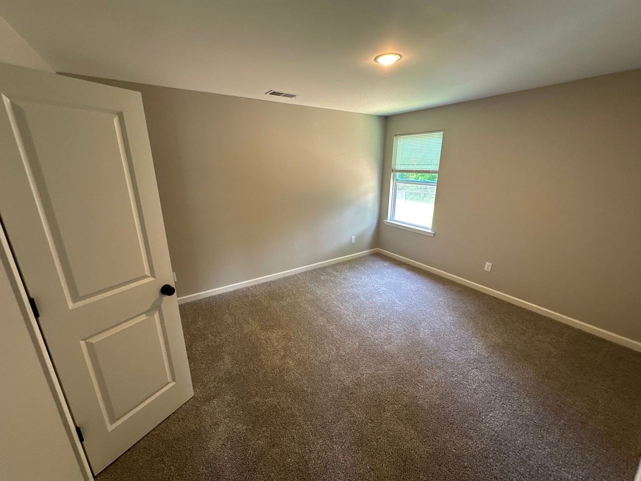 873 Decatur St - Photo 4 of 11