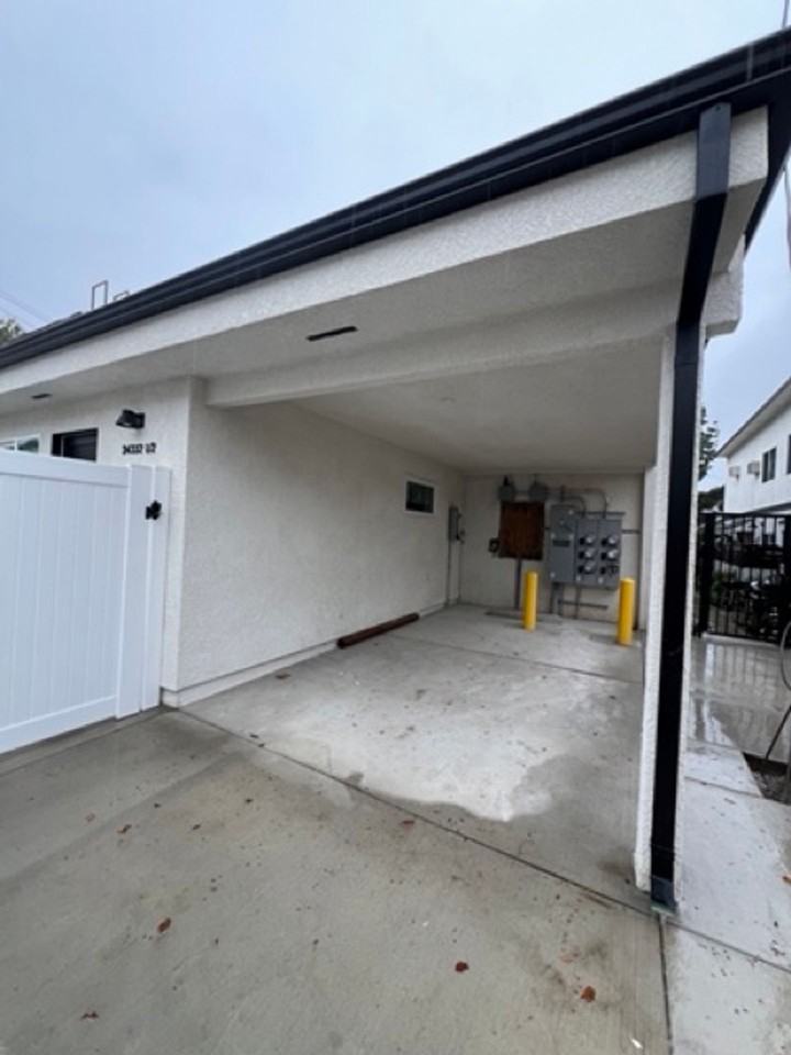 24332 Chestnut St Newhall, CA 91321 - Photo 3 of 28