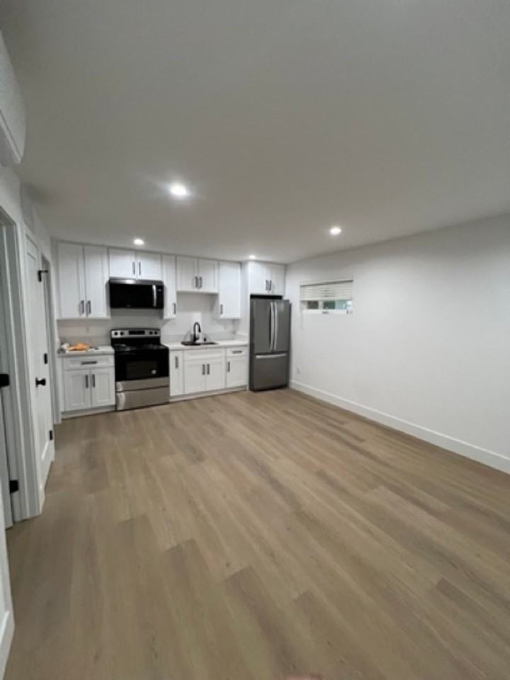 24332 Chestnut St Newhall, CA 91321 - Photo 5 of 28