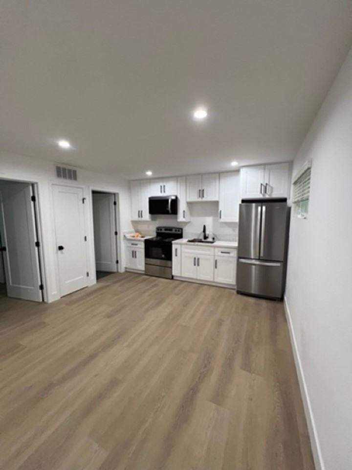 24332 Chestnut St Newhall, CA 91321 - Photo 7 of 28