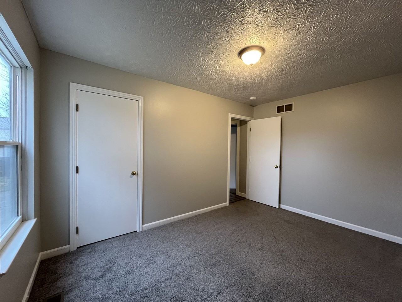 932 Briaro Street - Photo 6 of 8