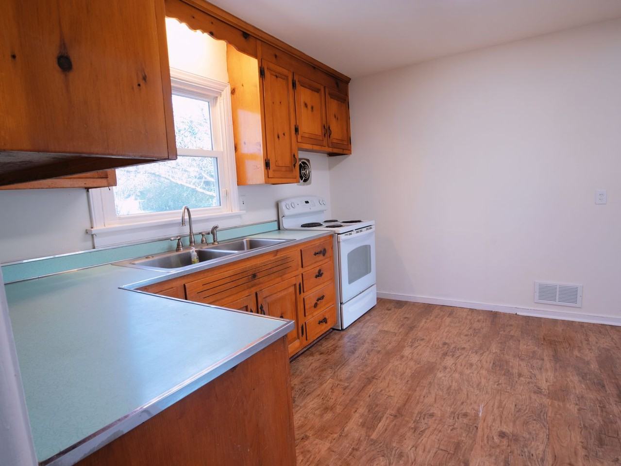 2500 Byron Street - Photo 2 of 14