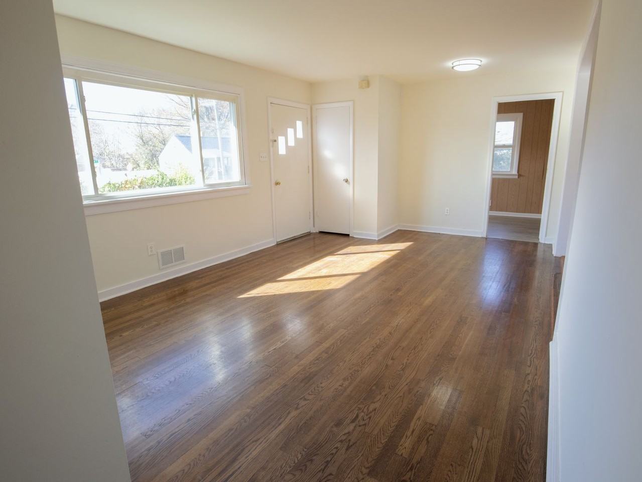 2500 Byron Street - Photo 4 of 14