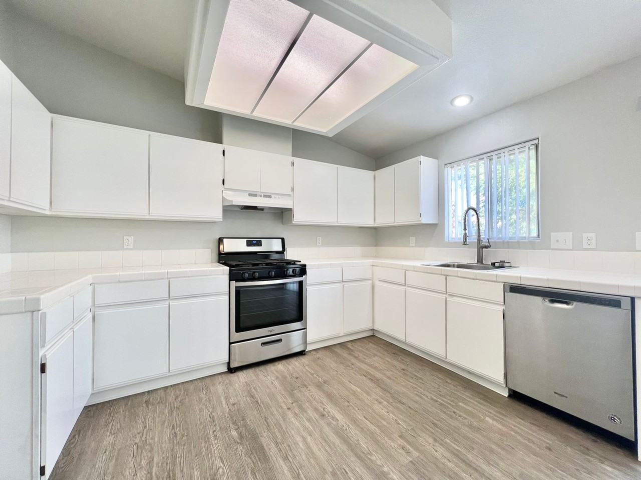 44840 Ramona Ave - Photo 2 of 31