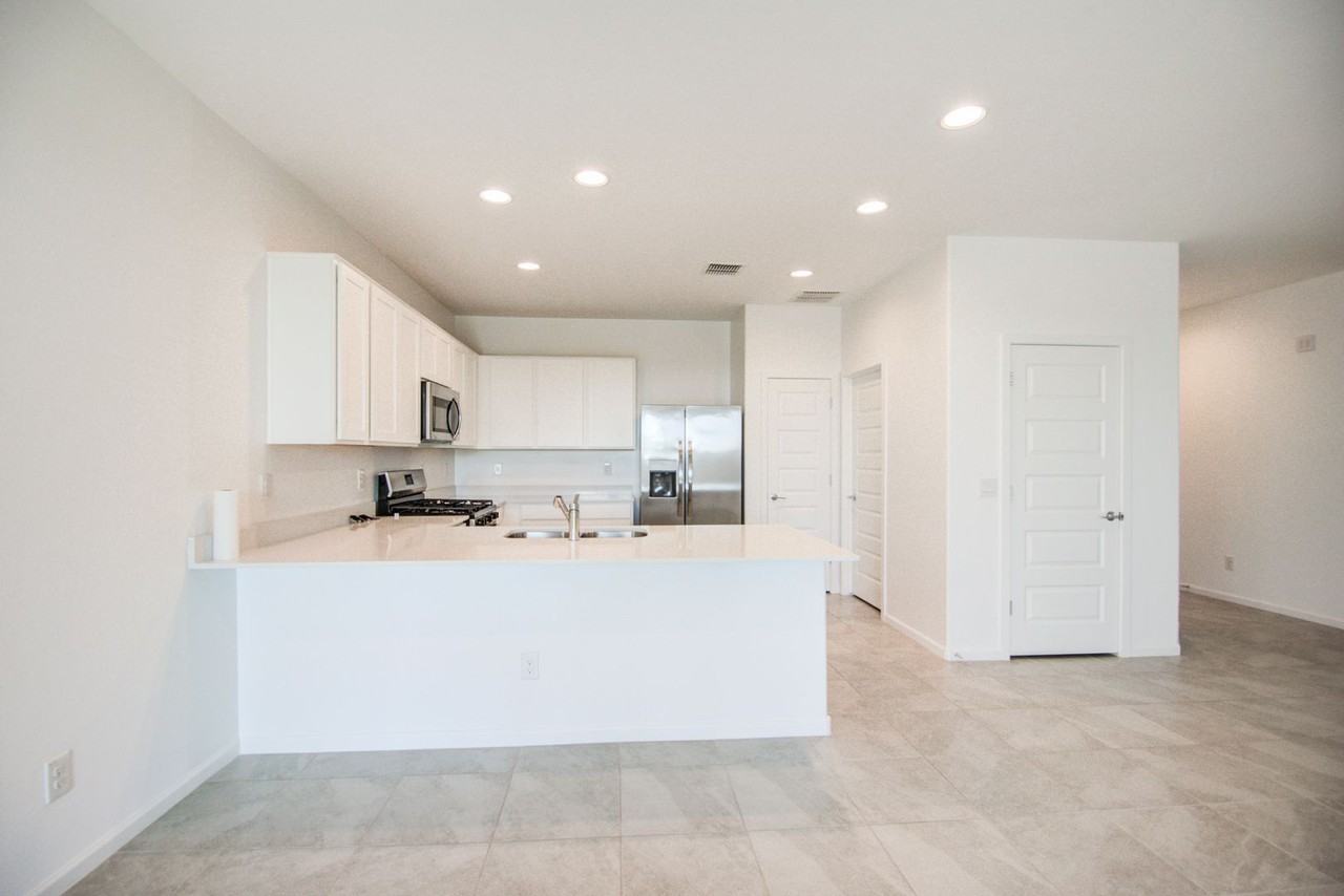 4205 E Haley Dr - Photo 3 of 34