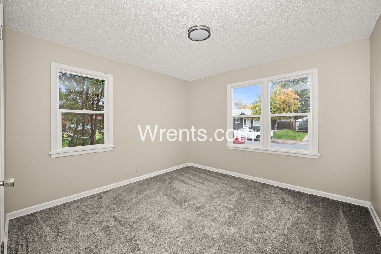 4903 N Adams St - Photo 7 of 24