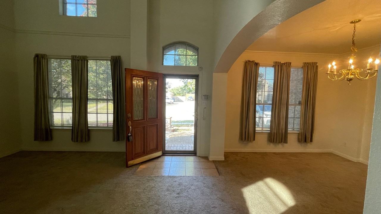 720 Candle Meadow Blvd - Photo 2 of 33