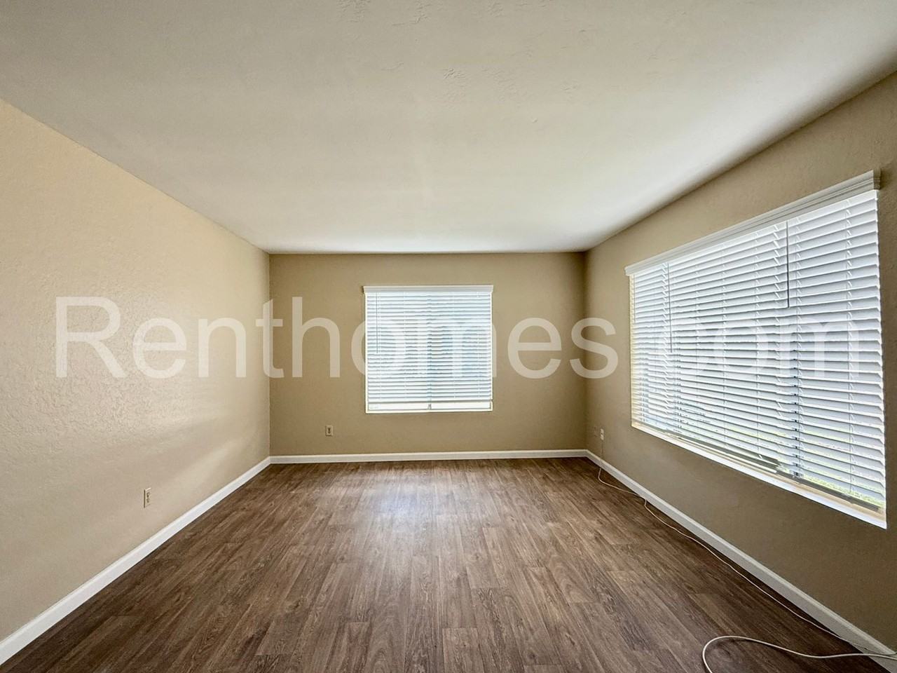 10946 Decatur Rd - Photo 2 of 22