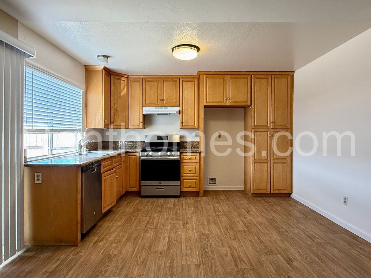 10946 Decatur Rd - Photo 5 of 22