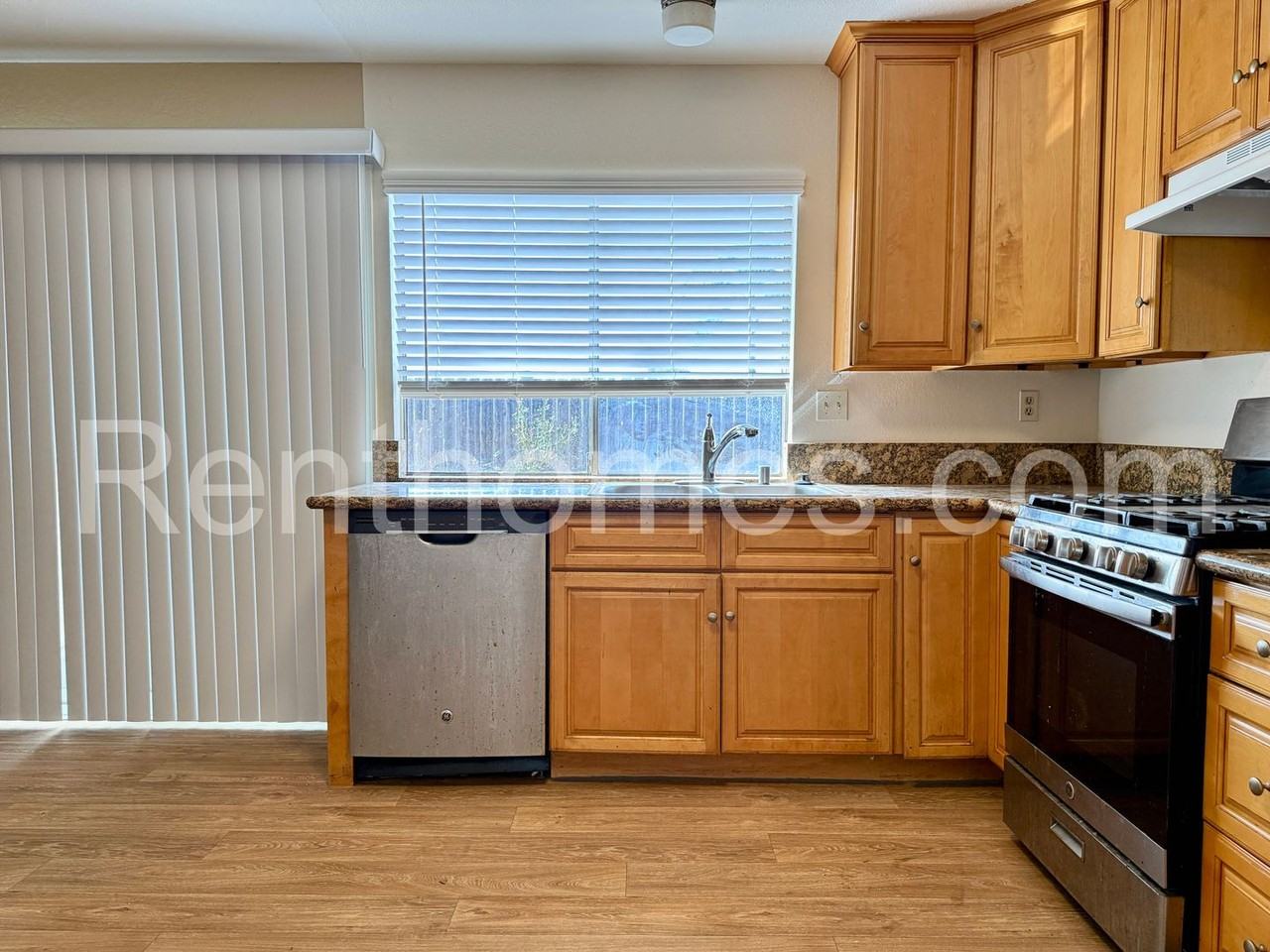 10946 Decatur Rd - Photo 6 of 22