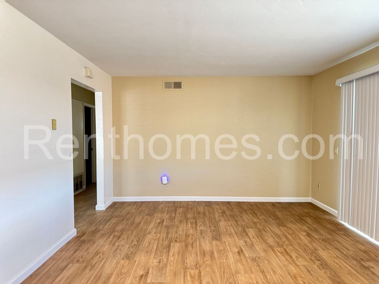 10946 Decatur Rd - Photo 7 of 22