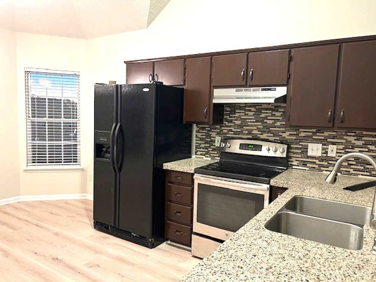 913 Pebble Beach Cir - Photo 4 of 13