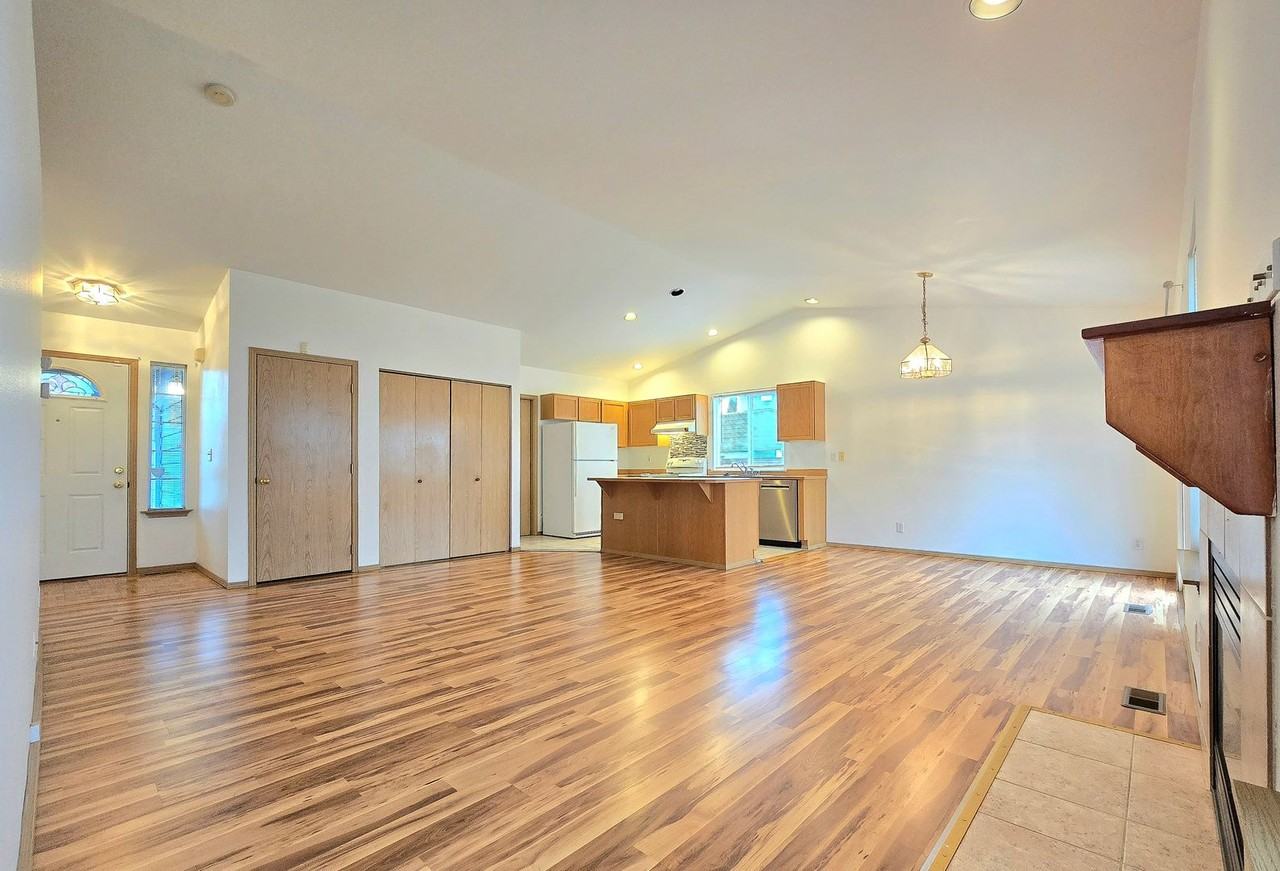 5224 102nd Pl Ne - Photo 2 of 18