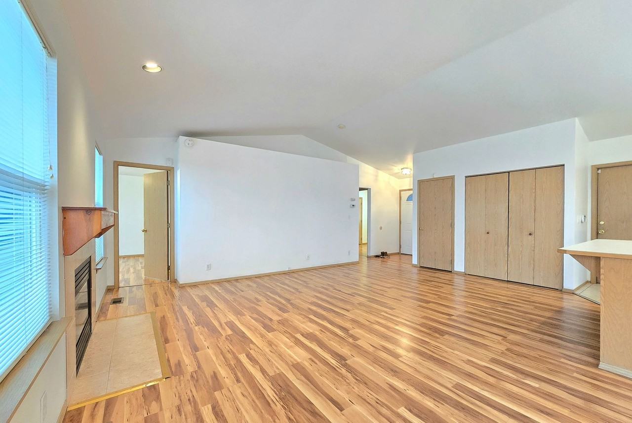 5224 102nd Pl Ne - Photo 3 of 18