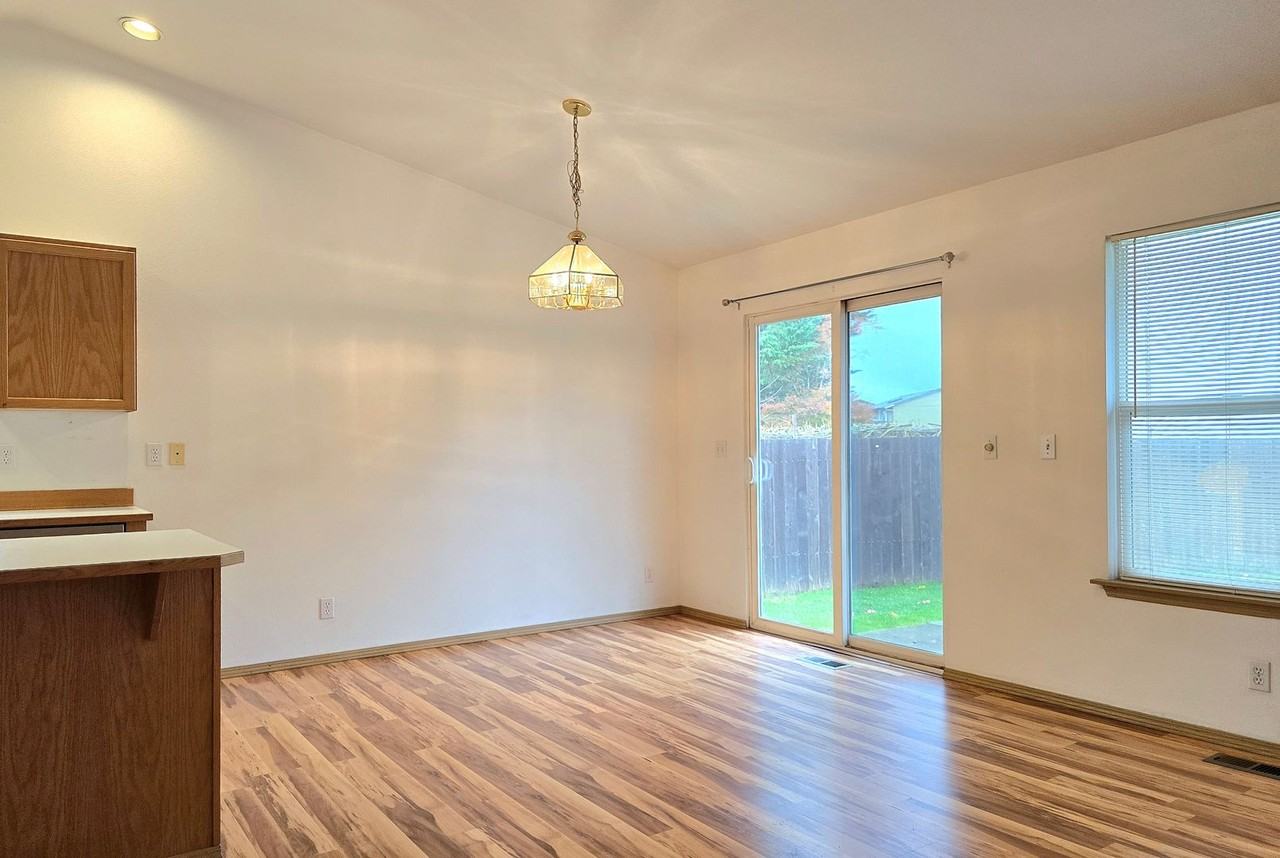 5224 102nd Pl Ne - Photo 4 of 18