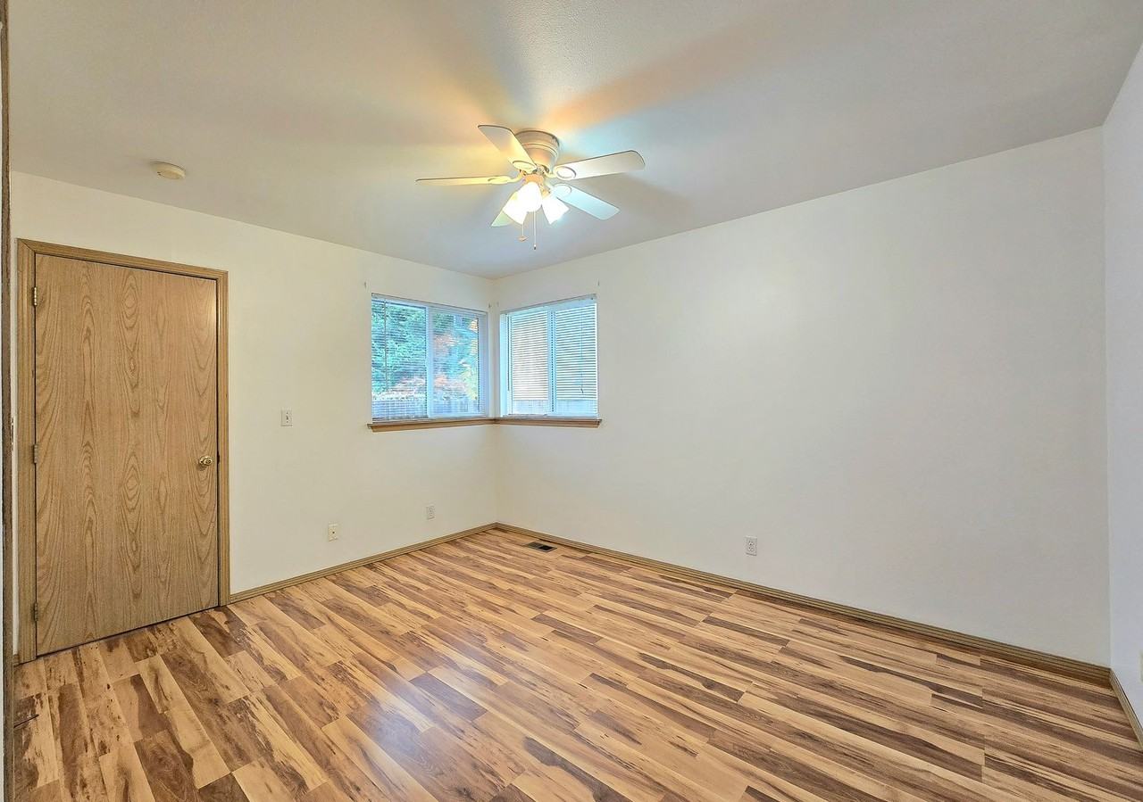 5224 102nd Pl Ne - Photo 7 of 18