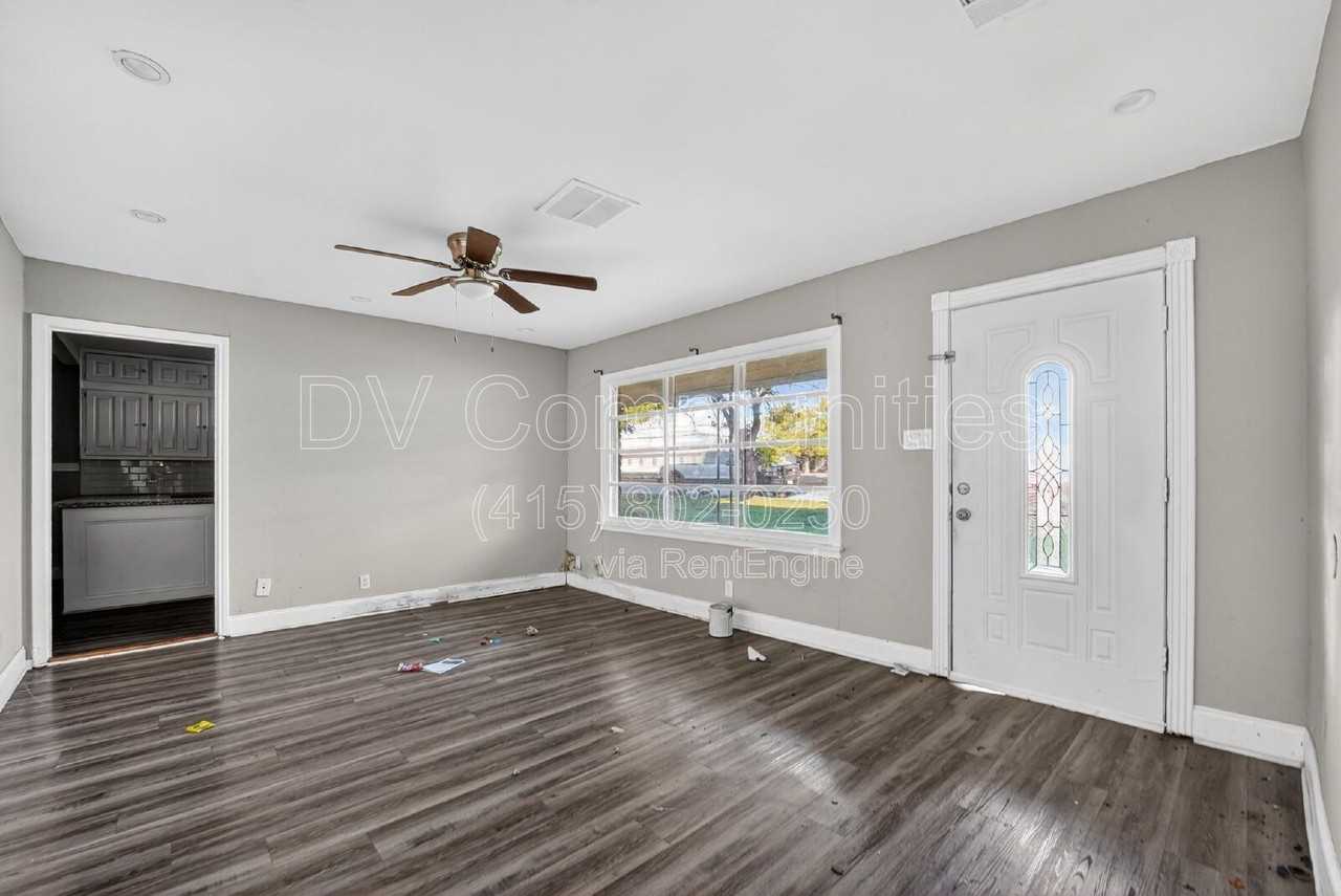 3901 Dakota Trl - Photo 6 of 30