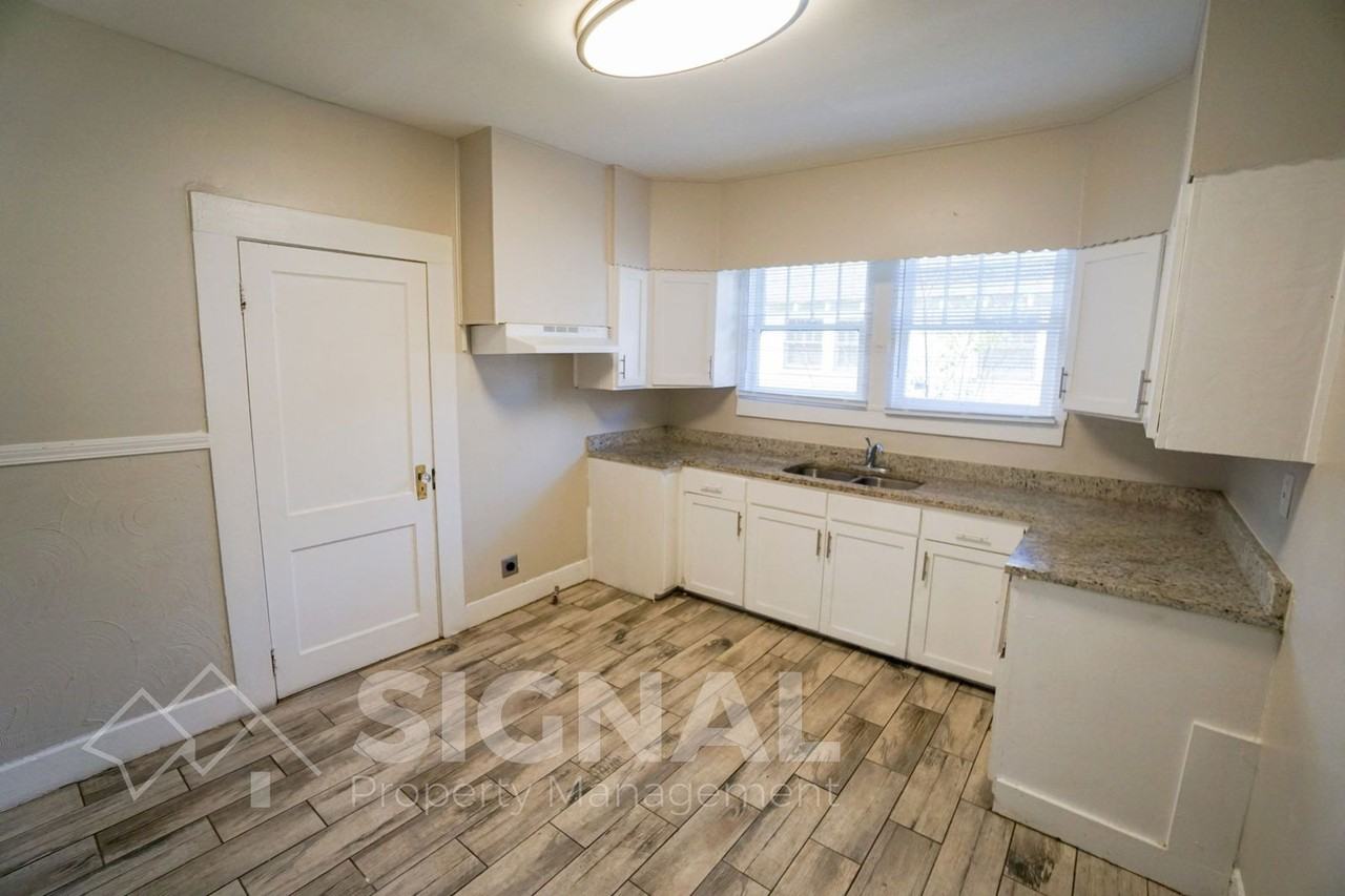 1785 Steiner Avenue Southwest - Photo 7 of 18