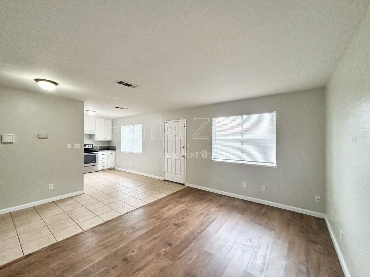 920 Vermont Ave - Photo 2 of 10