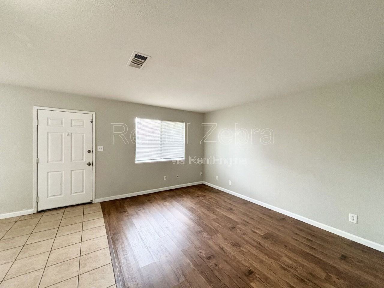 920 Vermont Ave - Photo 3 of 10