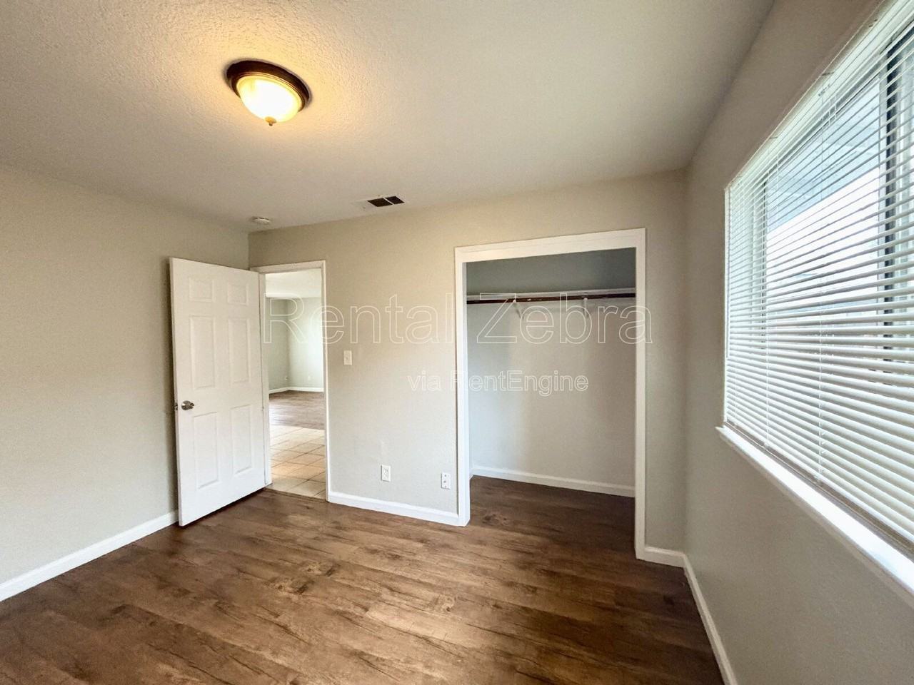 920 Vermont Ave - Photo 6 of 10