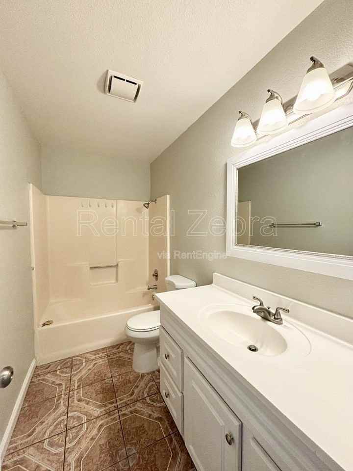 920 Vermont Ave - Photo 7 of 10