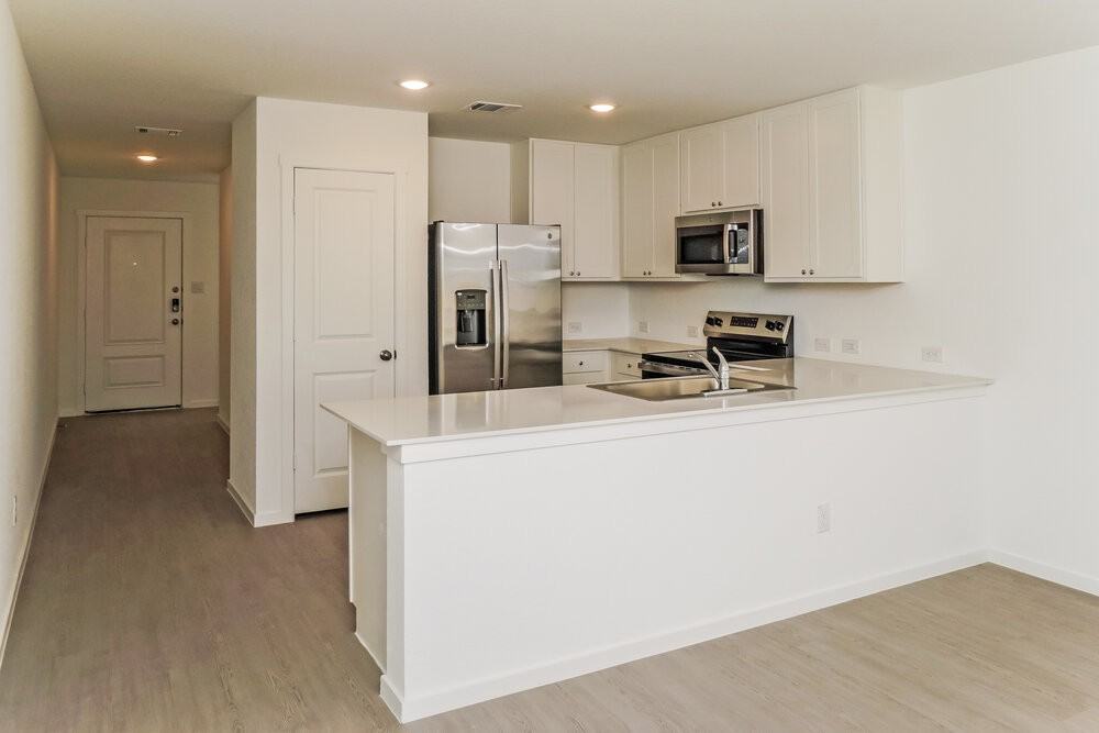 544 Roquefort St - Photo 7 of 16