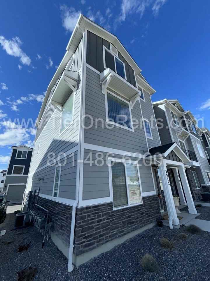 3912 N Cougar Ln - Photo 2 of 25
