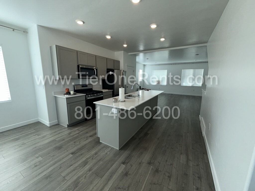 3912 N Cougar Ln - Photo 4 of 25