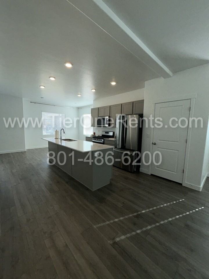 3912 N Cougar Ln - Photo 5 of 25
