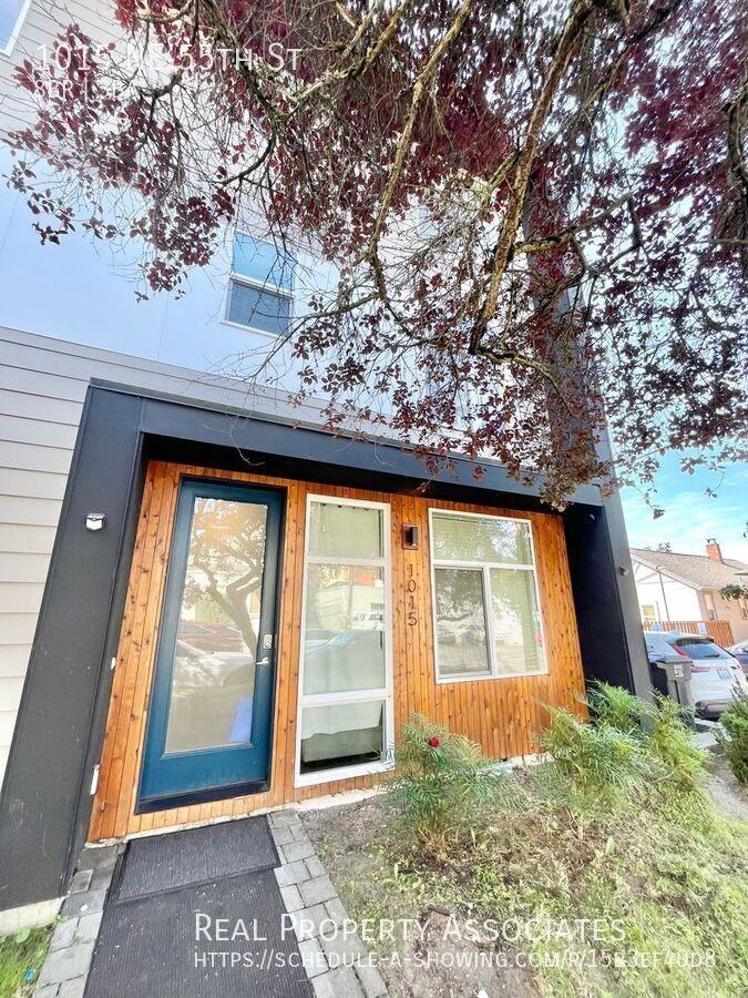 1015 Northeast 55th Street - Photo 2 of 23