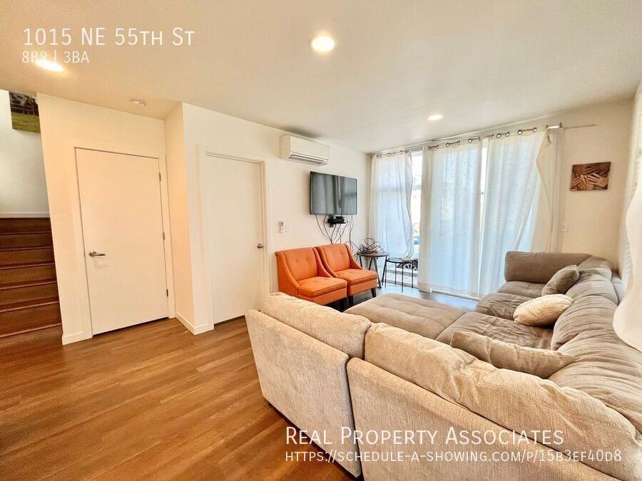 1015 Northeast 55th Street - Photo 3 of 23