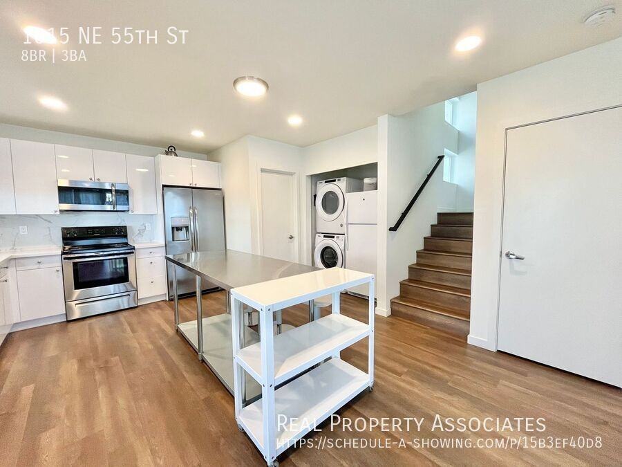 1015 Northeast 55th Street - Photo 4 of 23