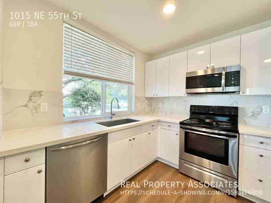 1015 Northeast 55th Street - Photo 7 of 23