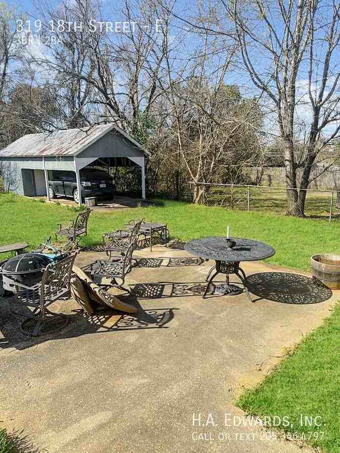 319 18th Street East #E - Photo 2 of 5