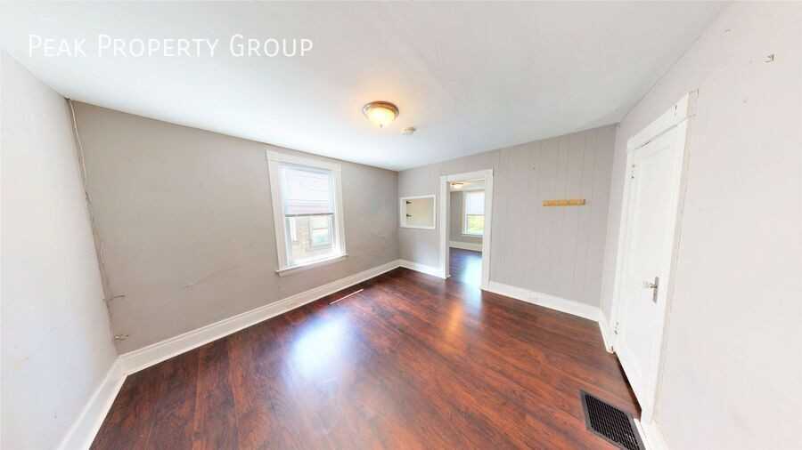 2313 Stratford Ave - Photo 7 of 13