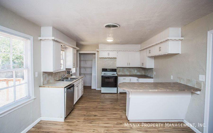 2210 31st St - Photo 7 of 40