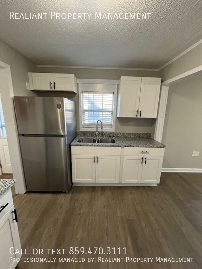 400 Broadway St - Photo 3 of 18