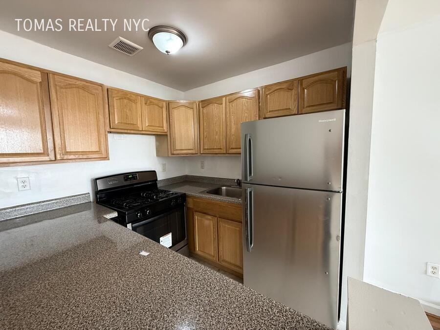 793 Jennings St - Photo 4 of 11