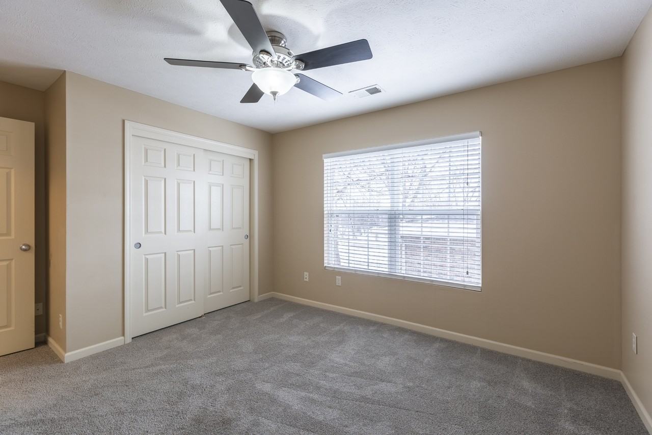 Square 131 - 4880 - 12 Plex - Photo 6 of 8