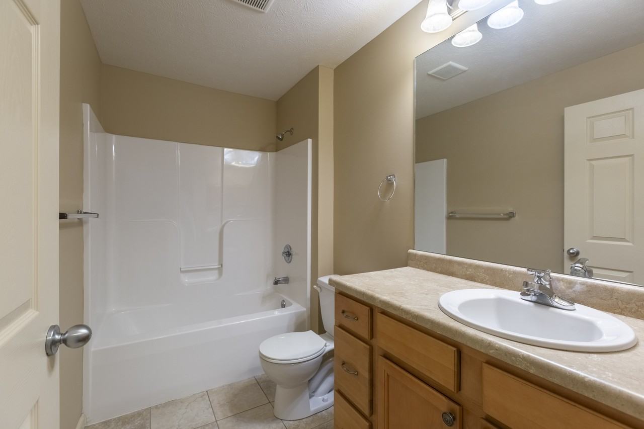 Square 131 - 4880 - 12 Plex - Photo 7 of 8