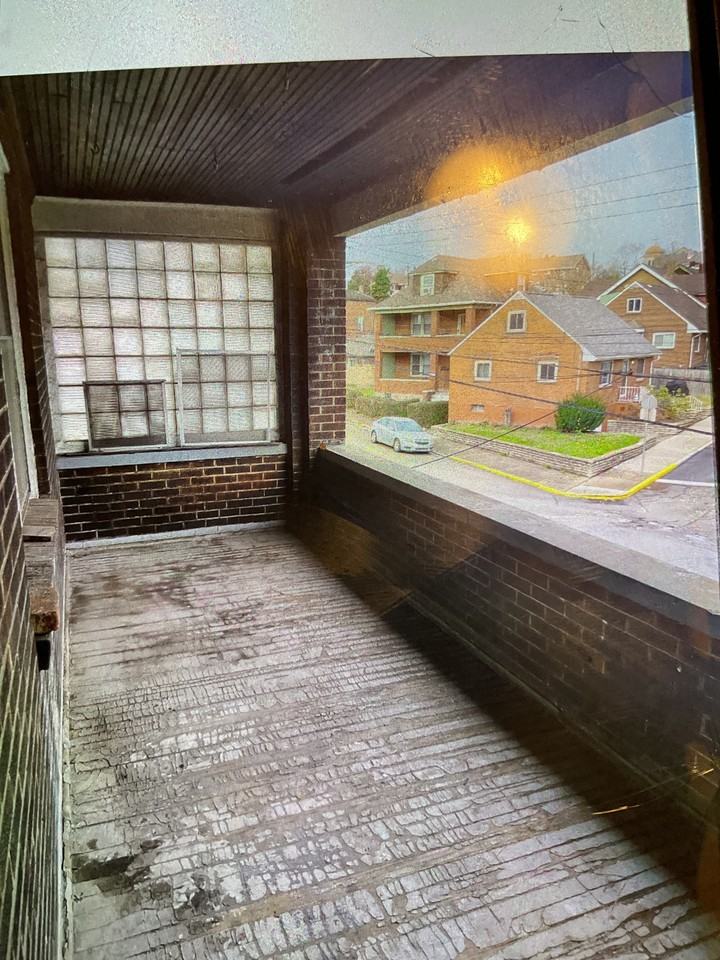 400 Center Street - Photo 3 of 5