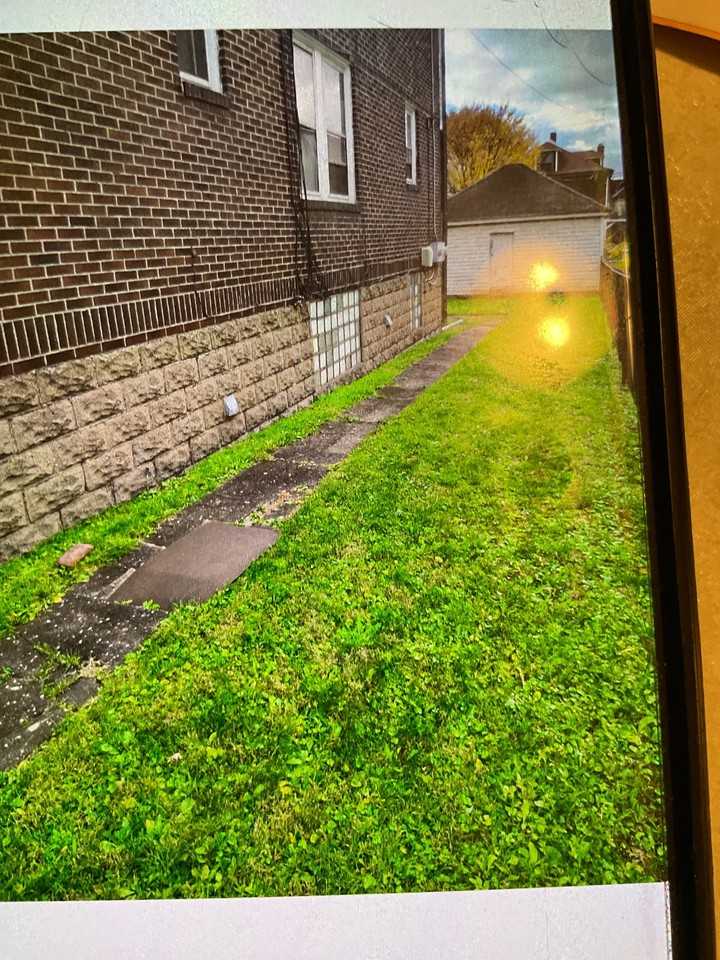 400 Center Street - Photo 4 of 5