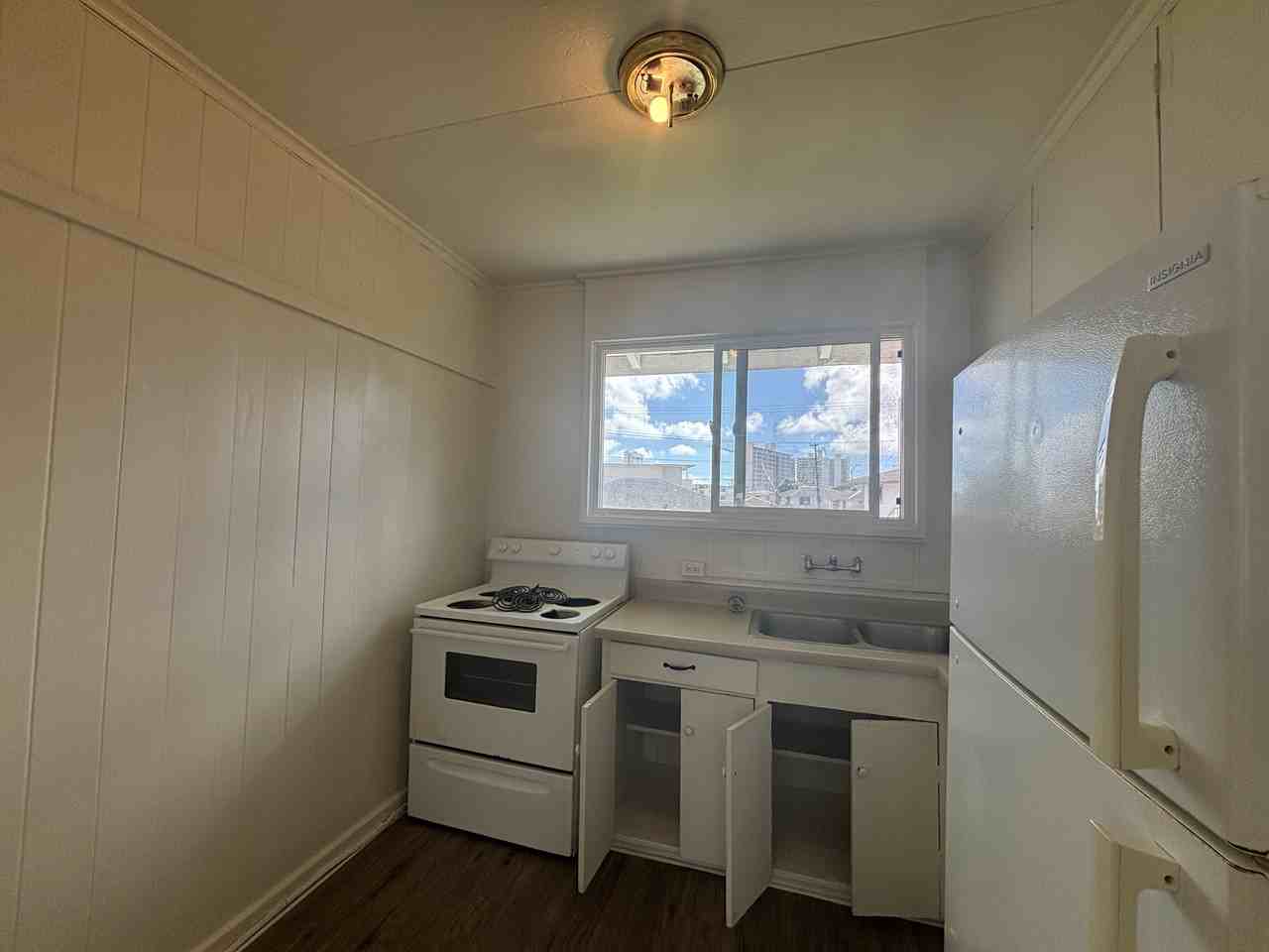 2340 Date Street - Photo 5 of 7