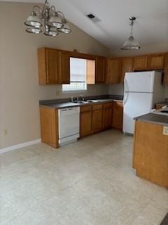921 Redbud Apartments - Photo 4 of 8