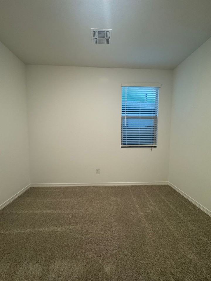 25393 N 75th Ln - Photo 4 of 33