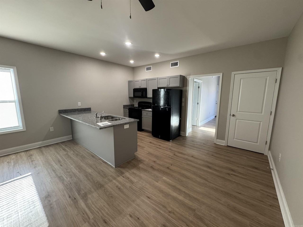 215 N Elm St - Photo 3 of 22