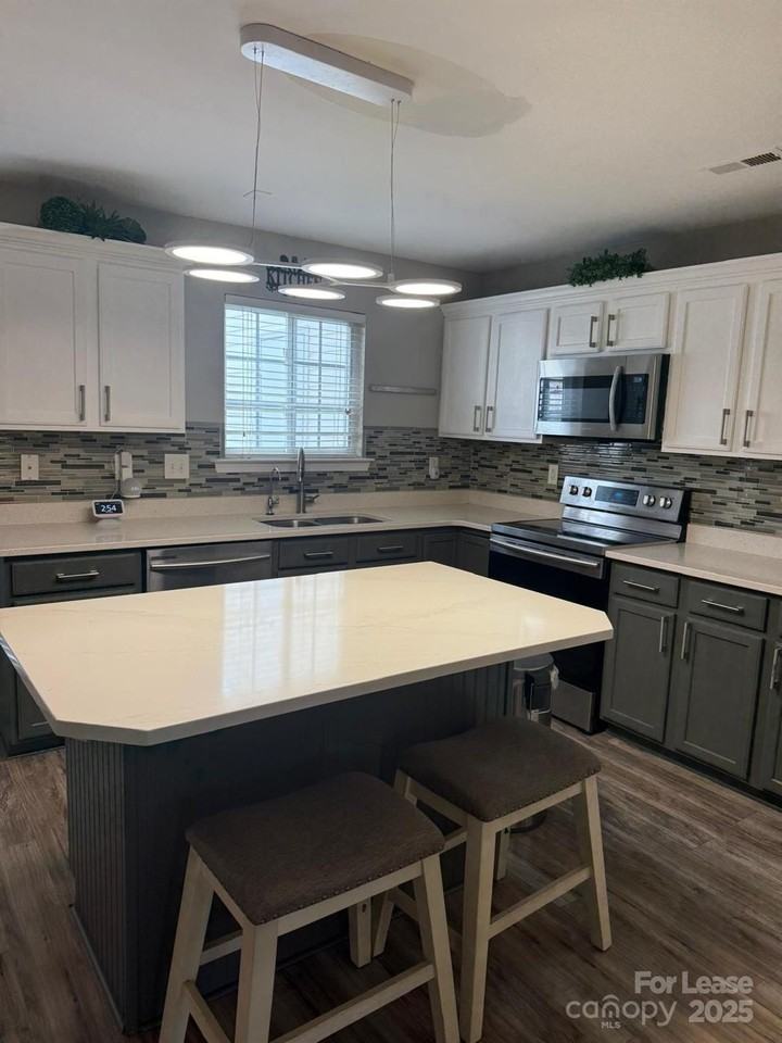 18506 Oakhurst Blvd - Photo 5 of 27